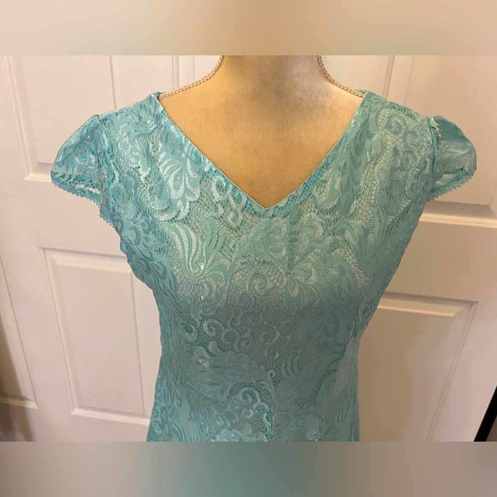 $5 LACE DRESS. NEW WITHOUT TAGS. SIZE L. $5 IF BUNDLED - Picture 4 of 12